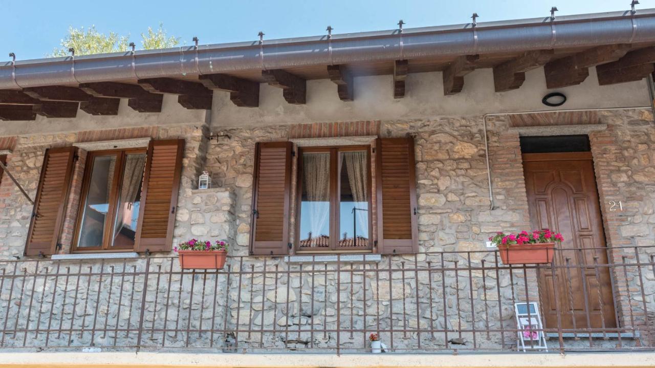 كومو B&B La Corte And Home Restaurant - Free Parking - 10 Minutes To The Lake And Centre المظهر الخارجي الصورة