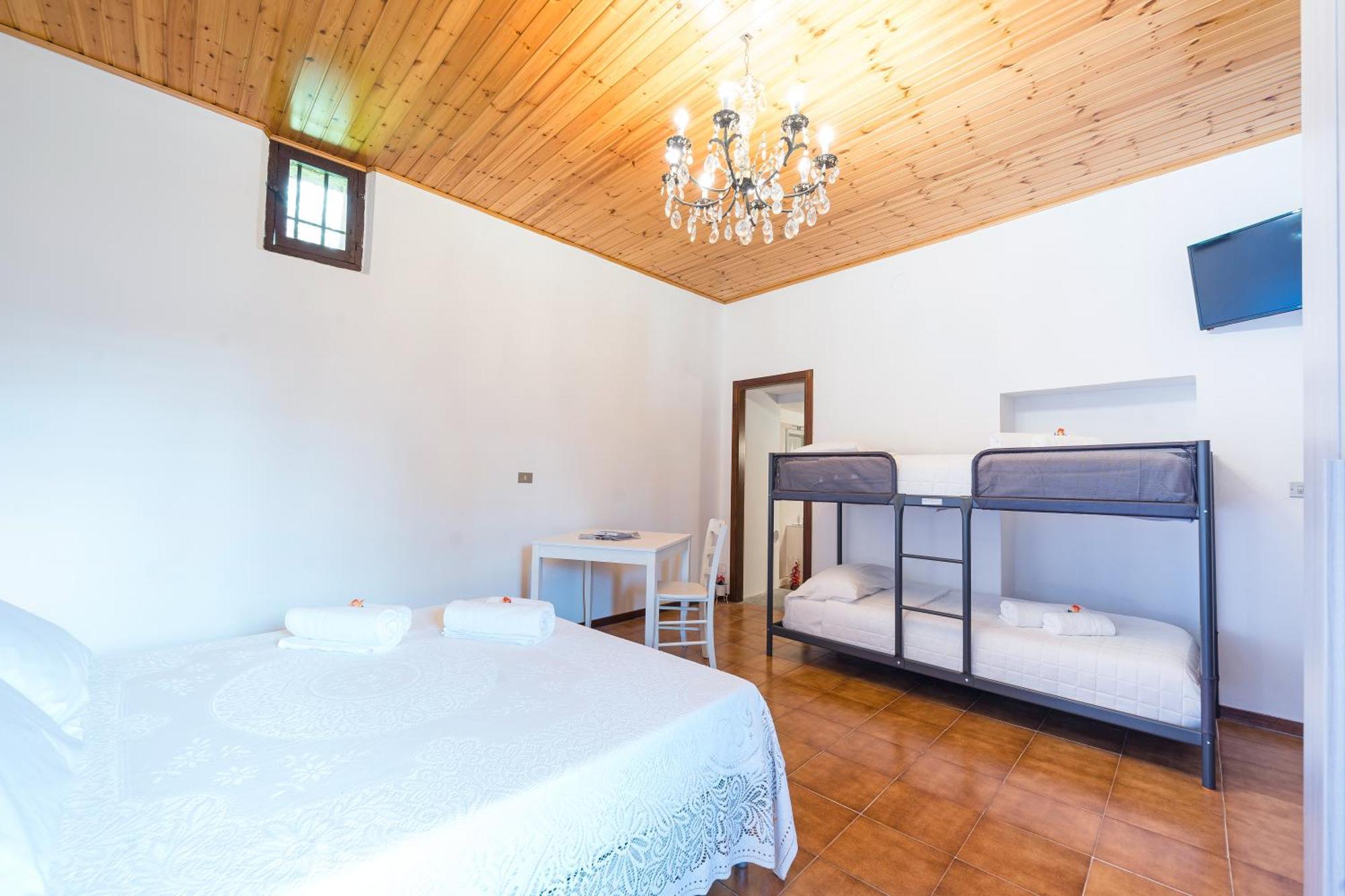 كومو B&B La Corte And Home Restaurant - Free Parking - 10 Minutes To The Lake And Centre المظهر الخارجي الصورة