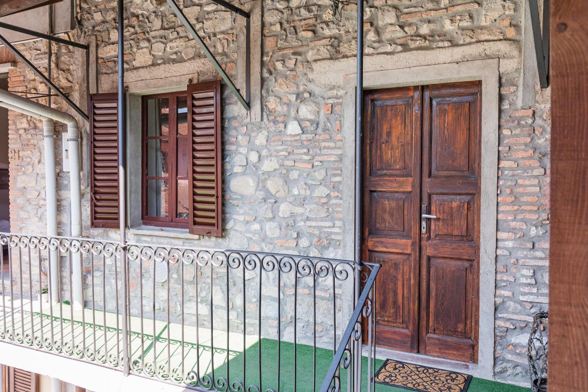 كومو B&B La Corte And Home Restaurant - Free Parking - 10 Minutes To The Lake And Centre المظهر الخارجي الصورة