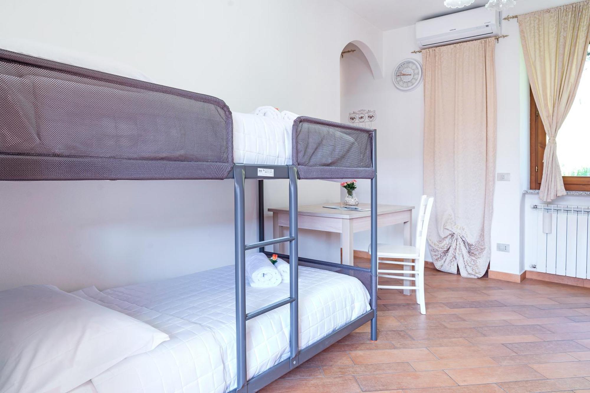 كومو B&B La Corte And Home Restaurant - Free Parking - 10 Minutes To The Lake And Centre المظهر الخارجي الصورة