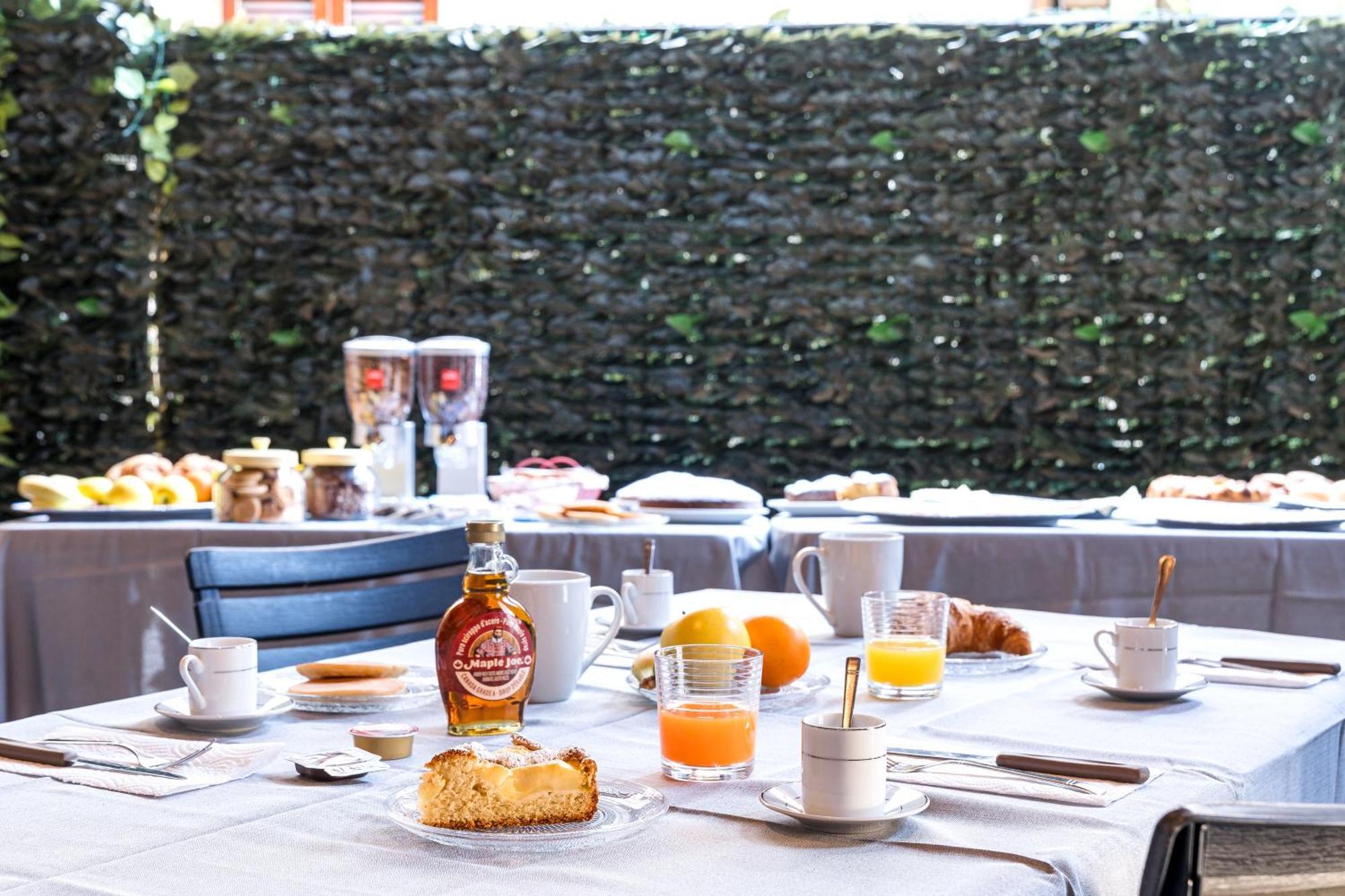 كومو B&B La Corte And Home Restaurant - Free Parking - 10 Minutes To The Lake And Centre المظهر الخارجي الصورة