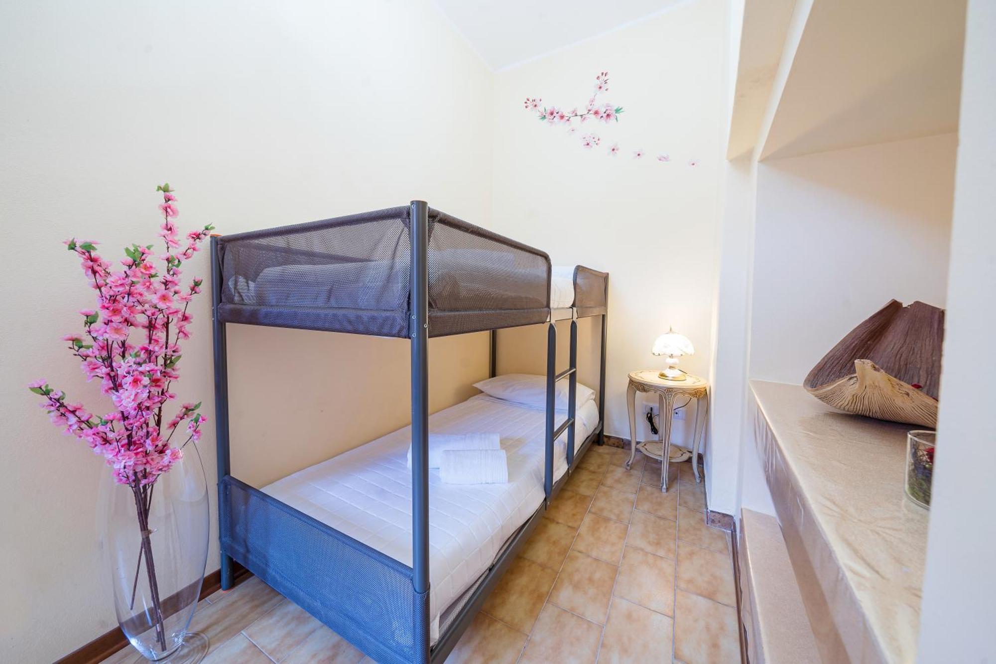 كومو B&B La Corte And Home Restaurant - Free Parking - 10 Minutes To The Lake And Centre المظهر الخارجي الصورة