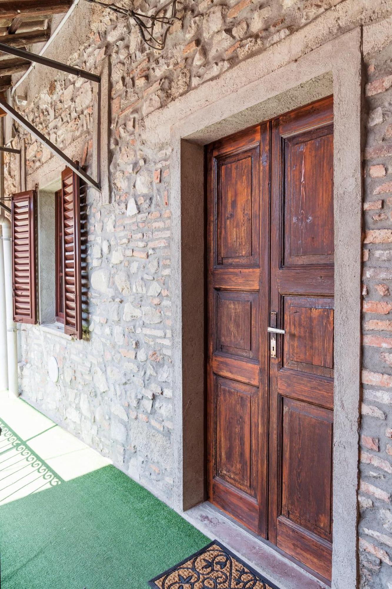 كومو B&B La Corte And Home Restaurant - Free Parking - 10 Minutes To The Lake And Centre المظهر الخارجي الصورة