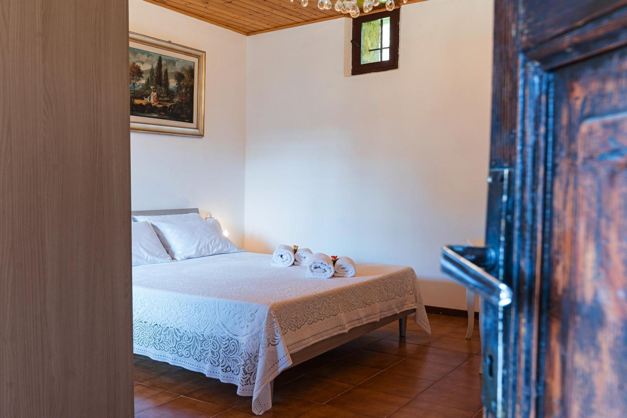 كومو B&B La Corte And Home Restaurant - Free Parking - 10 Minutes To The Lake And Centre المظهر الخارجي الصورة