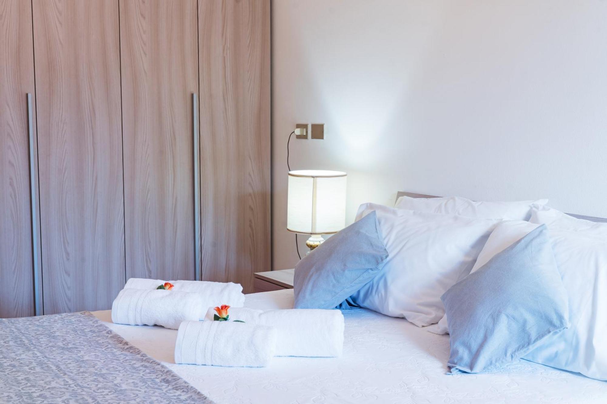 كومو B&B La Corte And Home Restaurant - Free Parking - 10 Minutes To The Lake And Centre المظهر الخارجي الصورة
