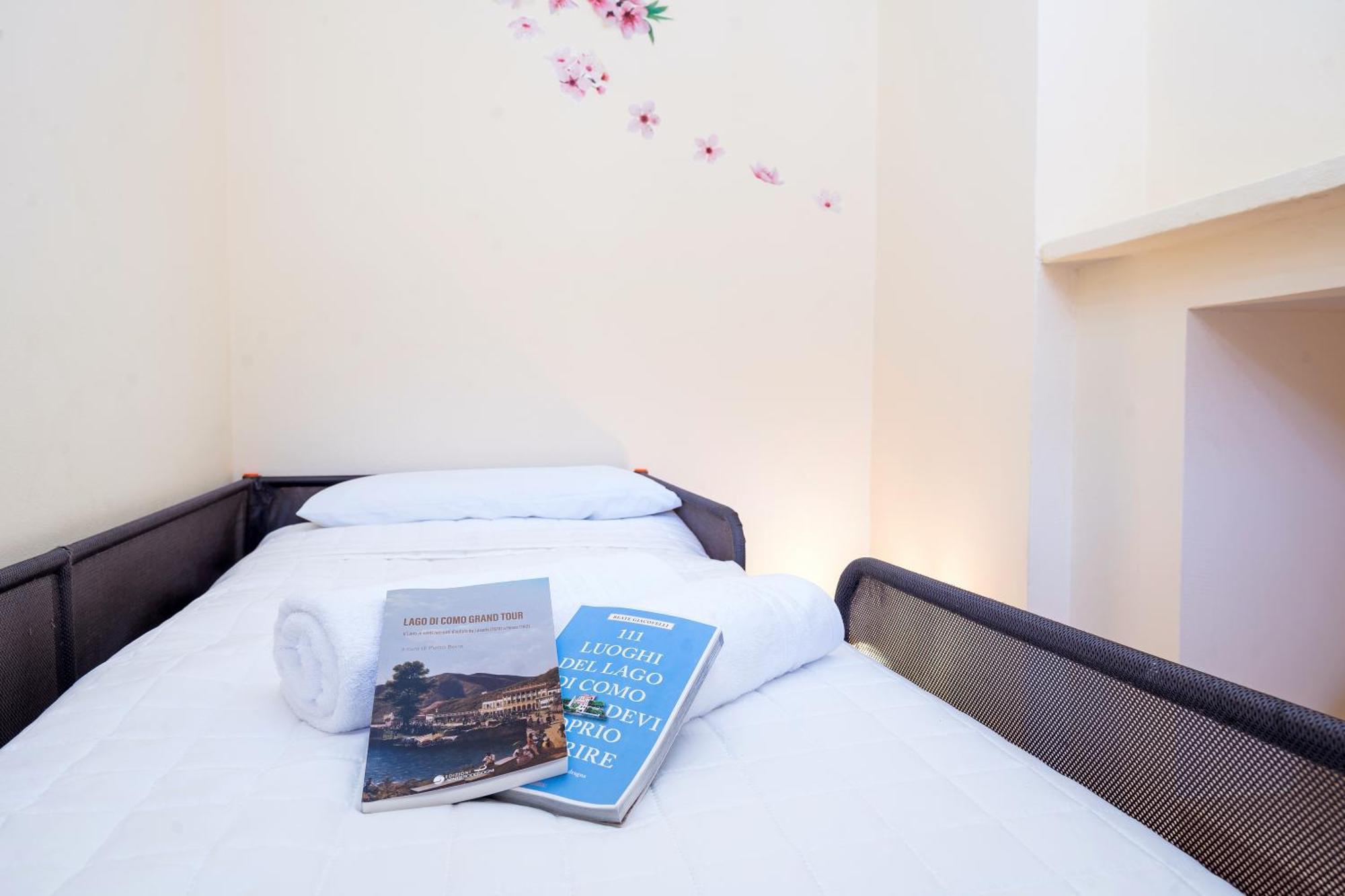 كومو B&B La Corte And Home Restaurant - Free Parking - 10 Minutes To The Lake And Centre المظهر الخارجي الصورة