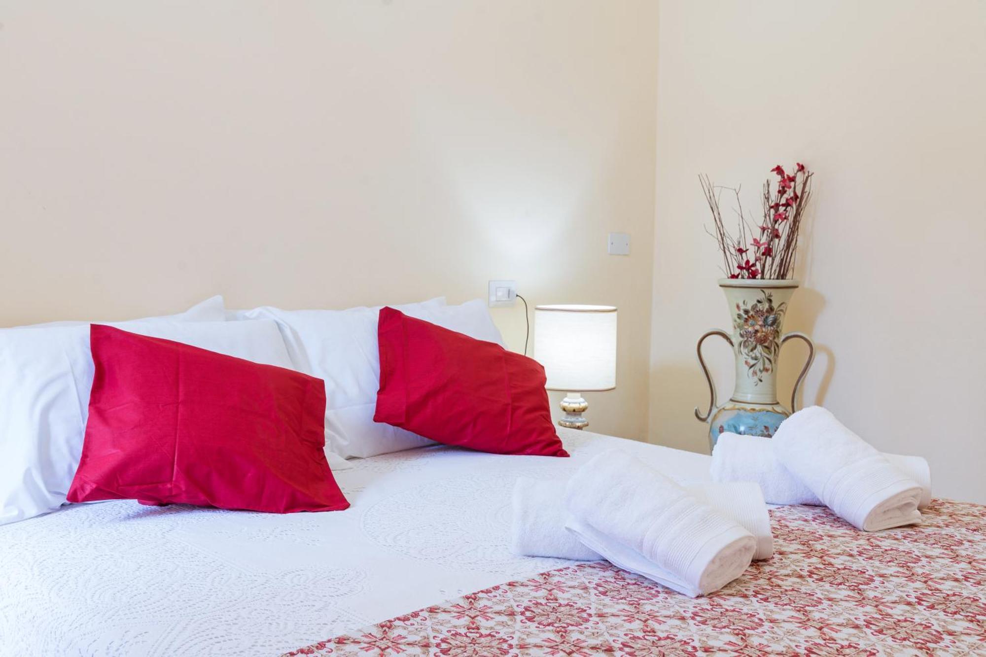كومو B&B La Corte And Home Restaurant - Free Parking - 10 Minutes To The Lake And Centre المظهر الخارجي الصورة