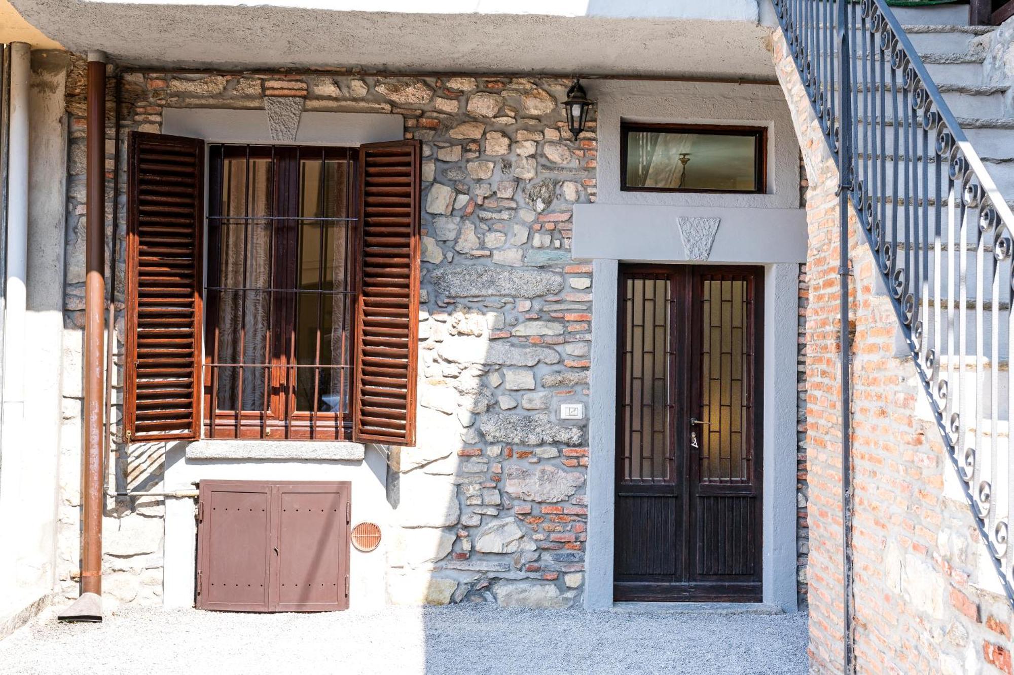 كومو B&B La Corte And Home Restaurant - Free Parking - 10 Minutes To The Lake And Centre المظهر الخارجي الصورة